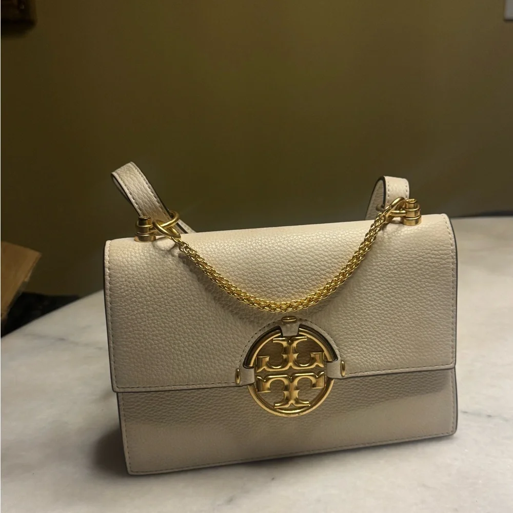 Tory Burch Cream Shoulder Bag with Gold Accents - Picture 3 of 11